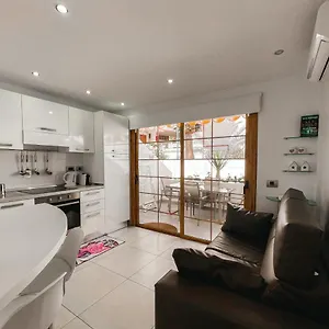 apartamento-sara-in-san-eugenio.adeje-hotels.com/